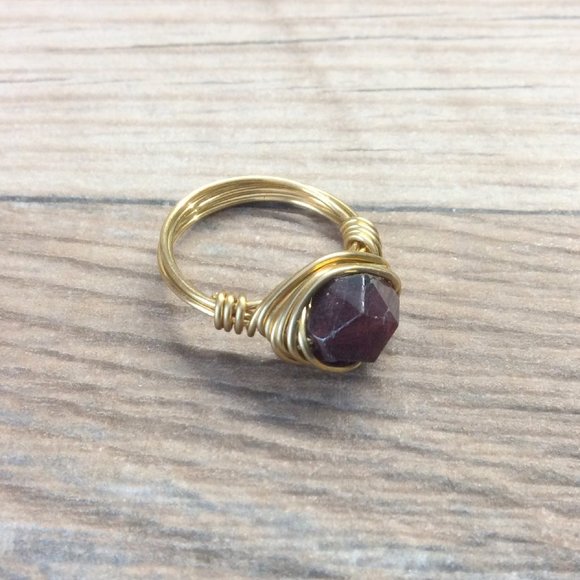 Garnet ring - 14k gold filled, January birthstone, Red gemstone ring - Picture 4 of 6